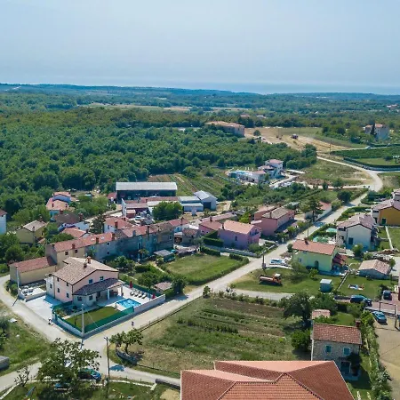 In With Private Pool * Бртонигла